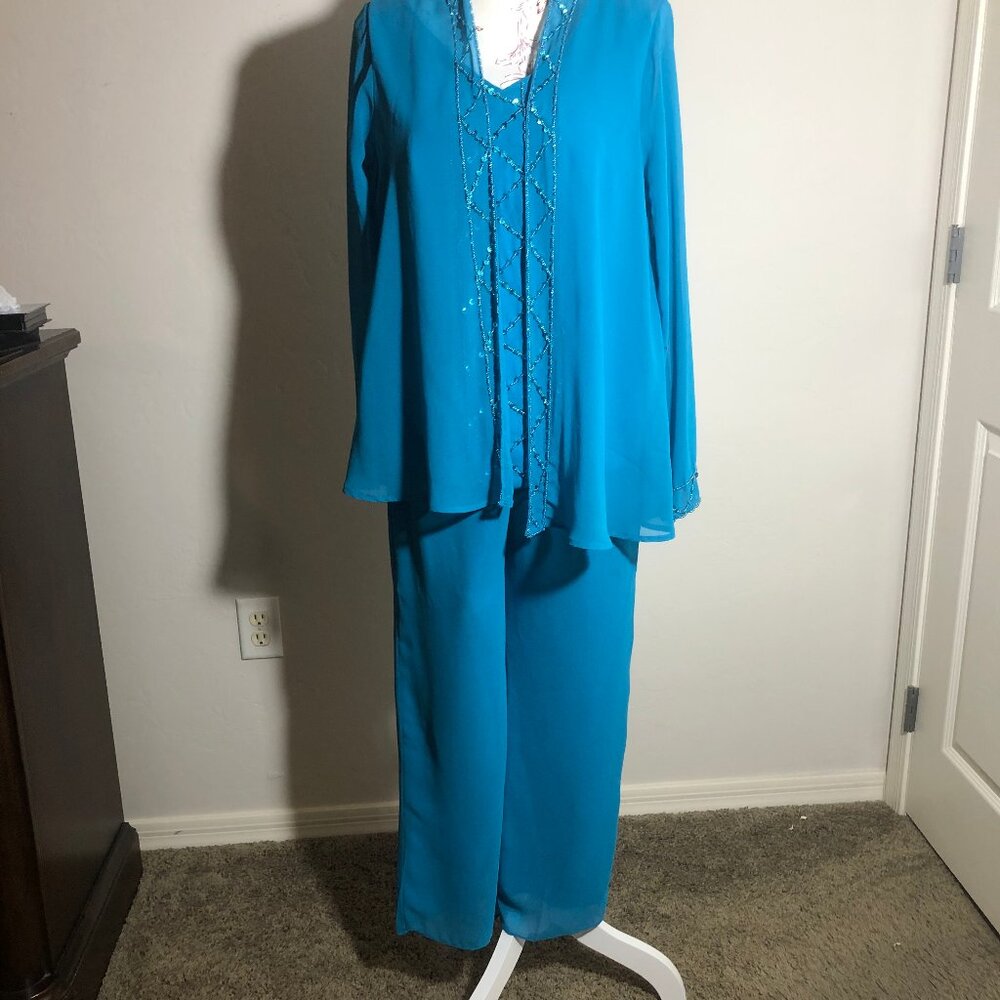 Exquisite Vintage Find: Unique Beaded Pantsuit - A Statement Piece!